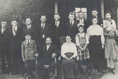 Sam Houston and Mary Emmaline Denning Family.jpg (1621272 bytes)